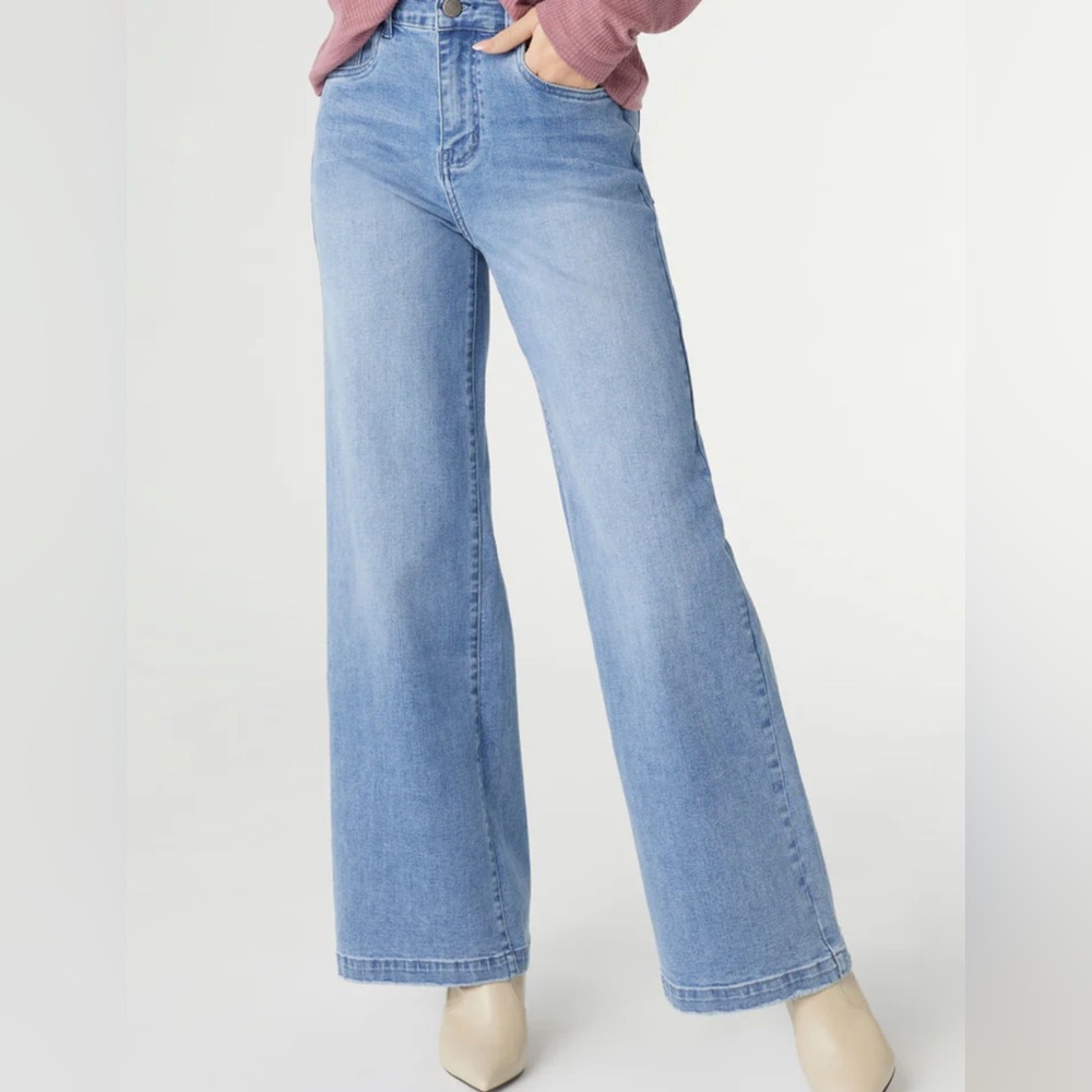 Coco + Carmen Everstretch Wide Leg Jeans